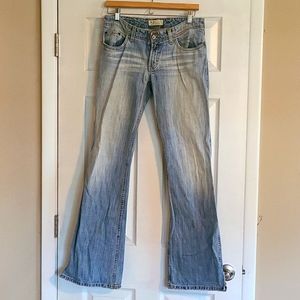 BKE women's light wash blue jeans